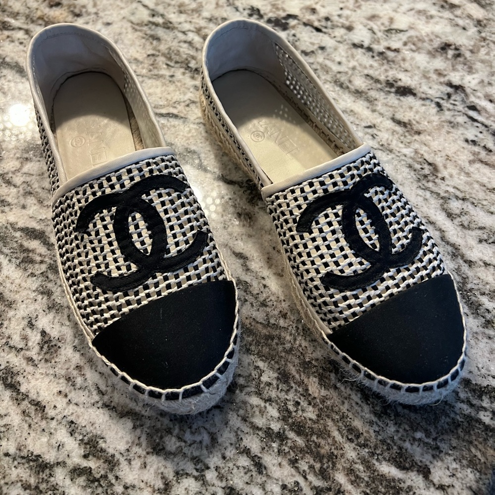 CHANEL espadrilles size 38 fits like a 7 like new (PERFECT CONDITION).